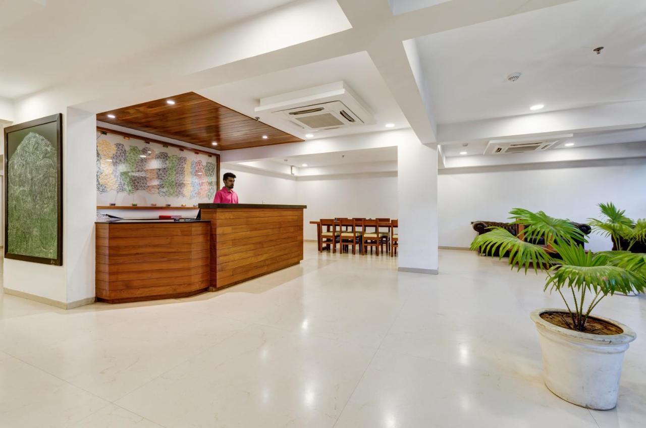 Ginger Surat City Centre Екстериор снимка