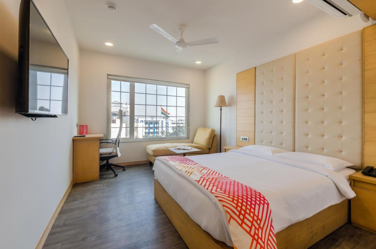 Ginger Surat City Centre Екстериор снимка